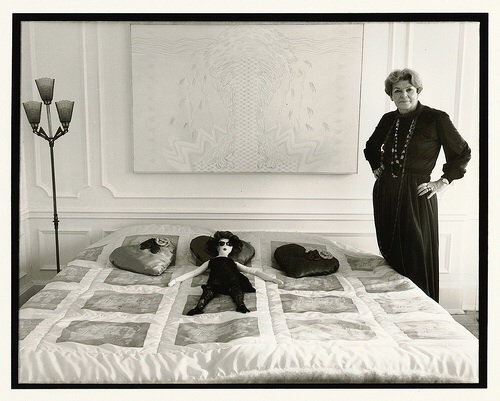 Ruth Horwich in her bedroom in Chicago, 1978 (photo David Green)
